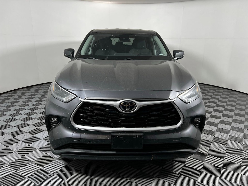 Used 2023 Toyota Highlander LE SUV