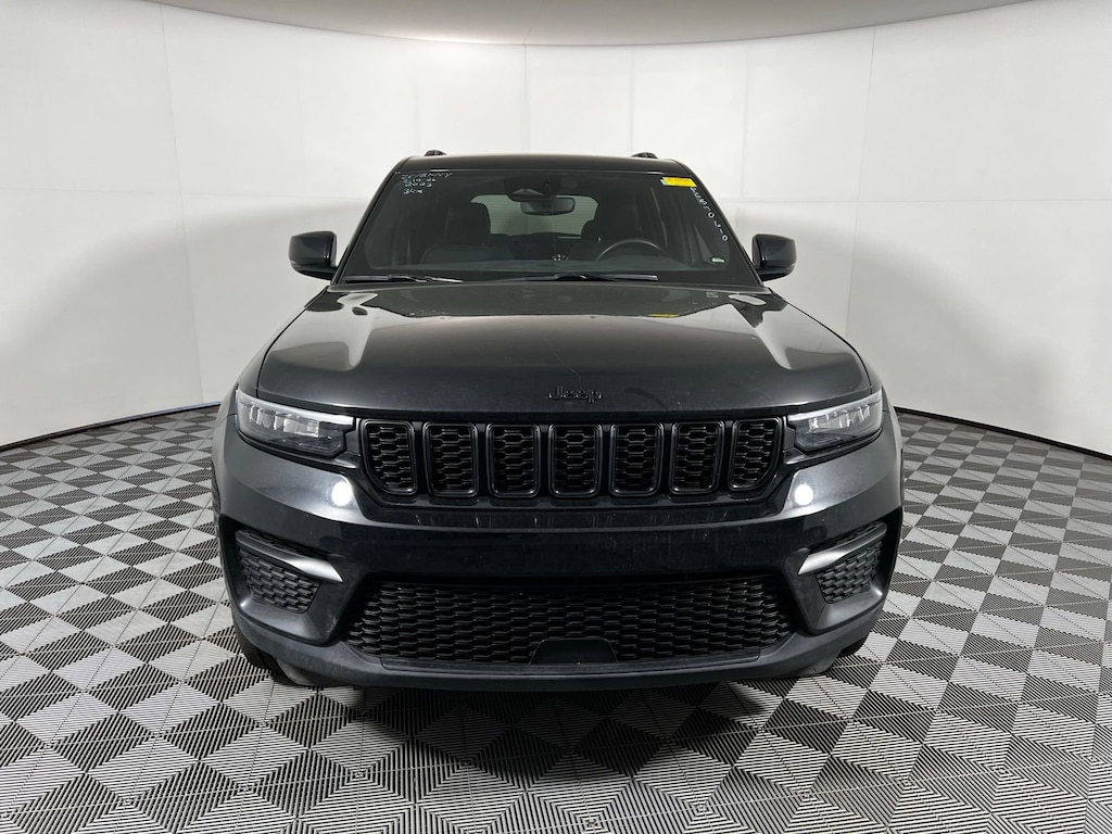 Used 2023 Jeep Grand Cherokee Altitude SUV