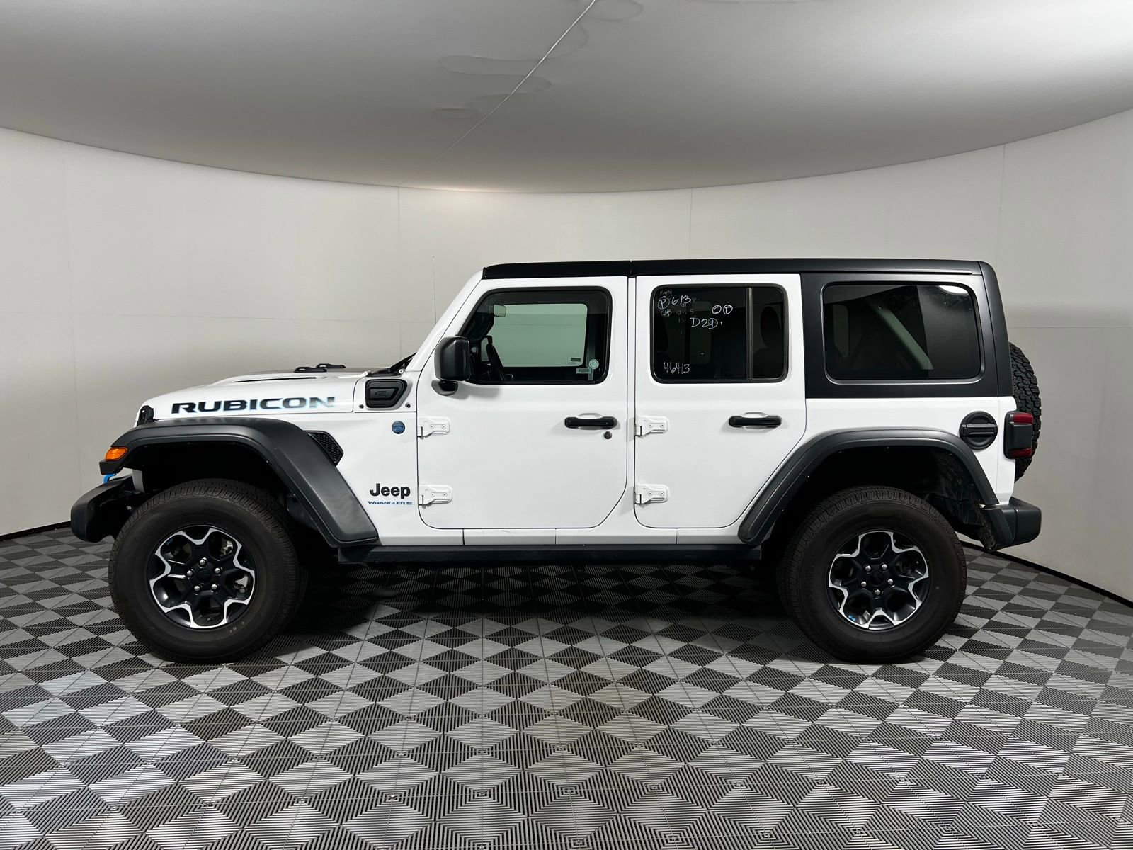 Jeep Rubicon 電動乗用車 ホワイト Amazon.co.jp: 電動カー 電動乗用玩具 JEEP WRANGLER RUBICON