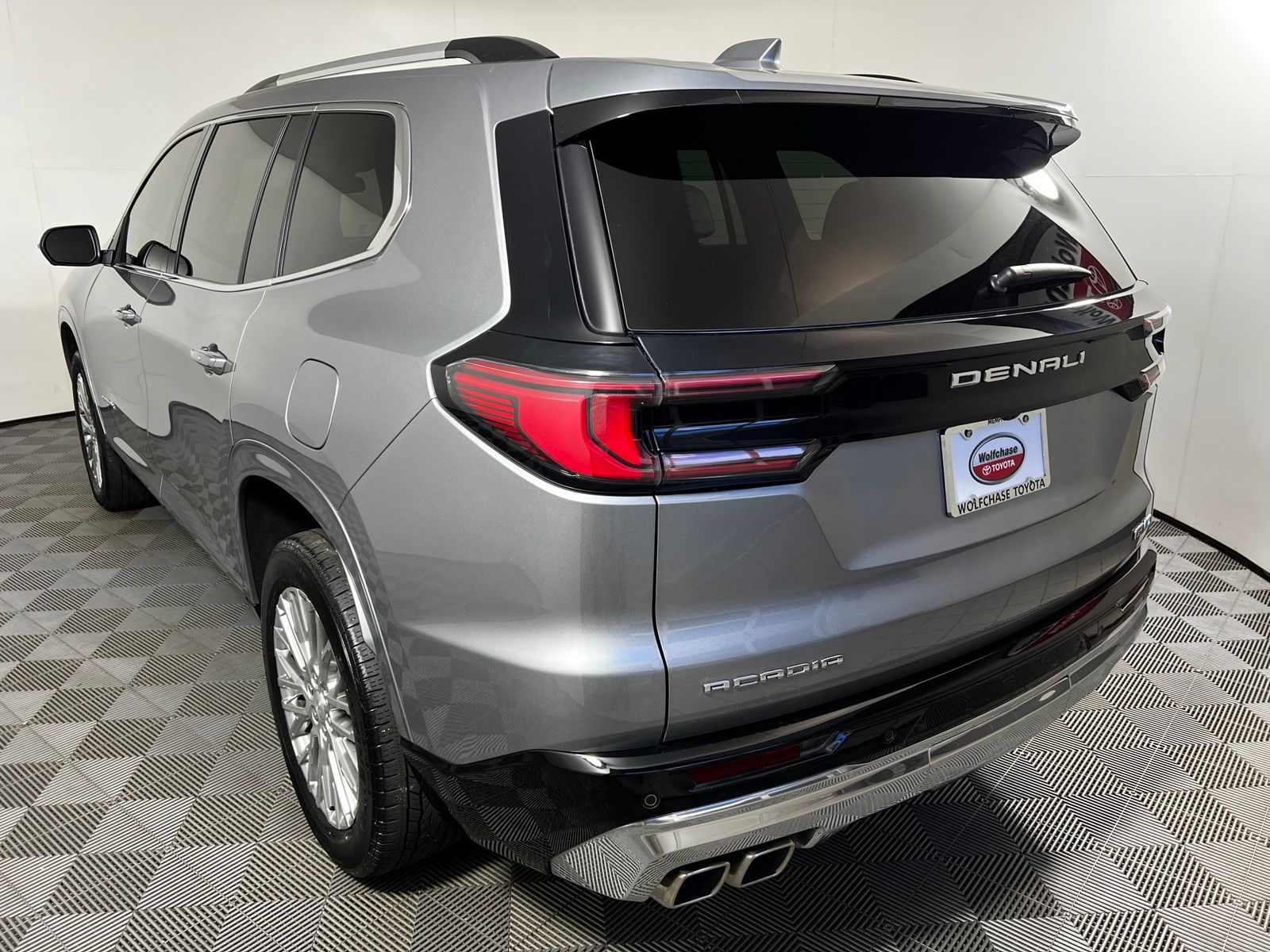 2024 GMC Acadia Denali - Photo 7