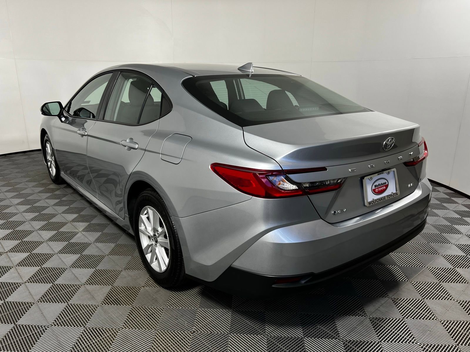2025 Toyota Camry LE - Photo 7