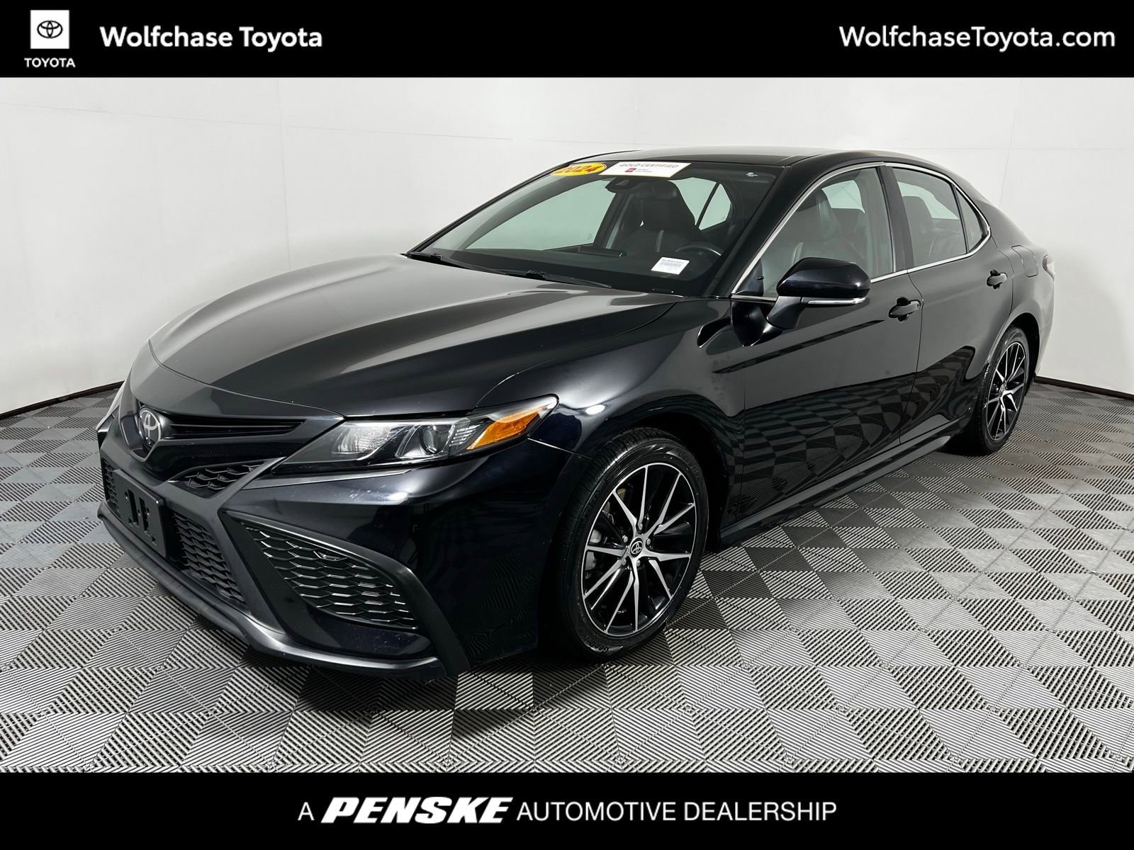 2024 Toyota Camry SE's photo