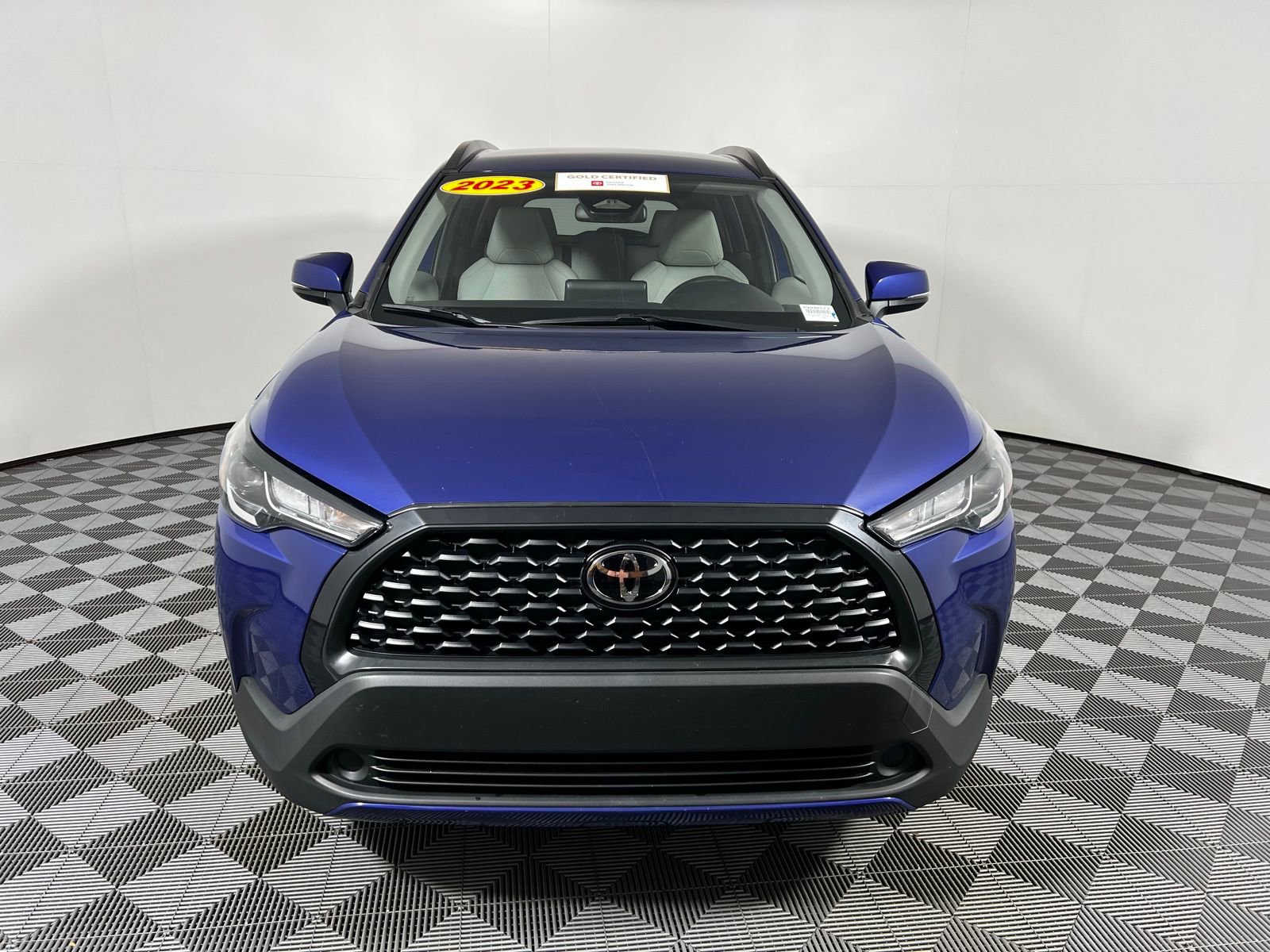 2023 Toyota Corolla Cross LE photo 2