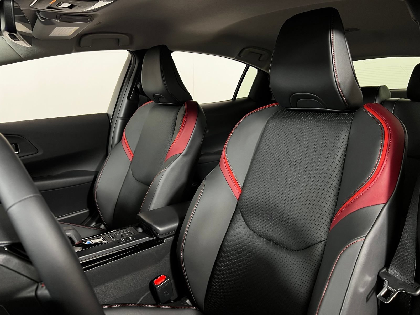 2026 Toyota Prius Plug-in Hybrid XSE - Photo 9