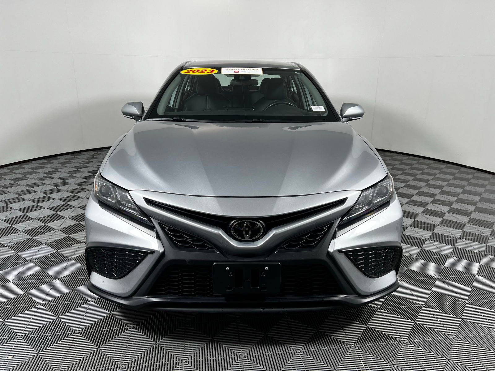 2023 Toyota Camry SE photo 2