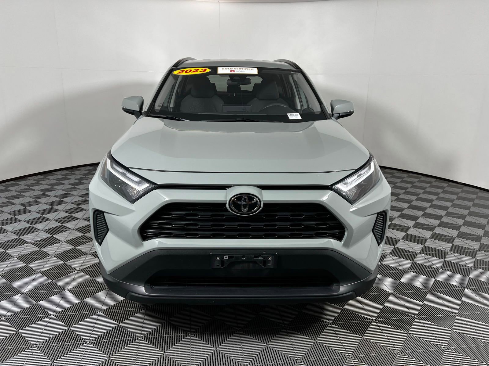 2023 Toyota RAV4 XLE photo 2