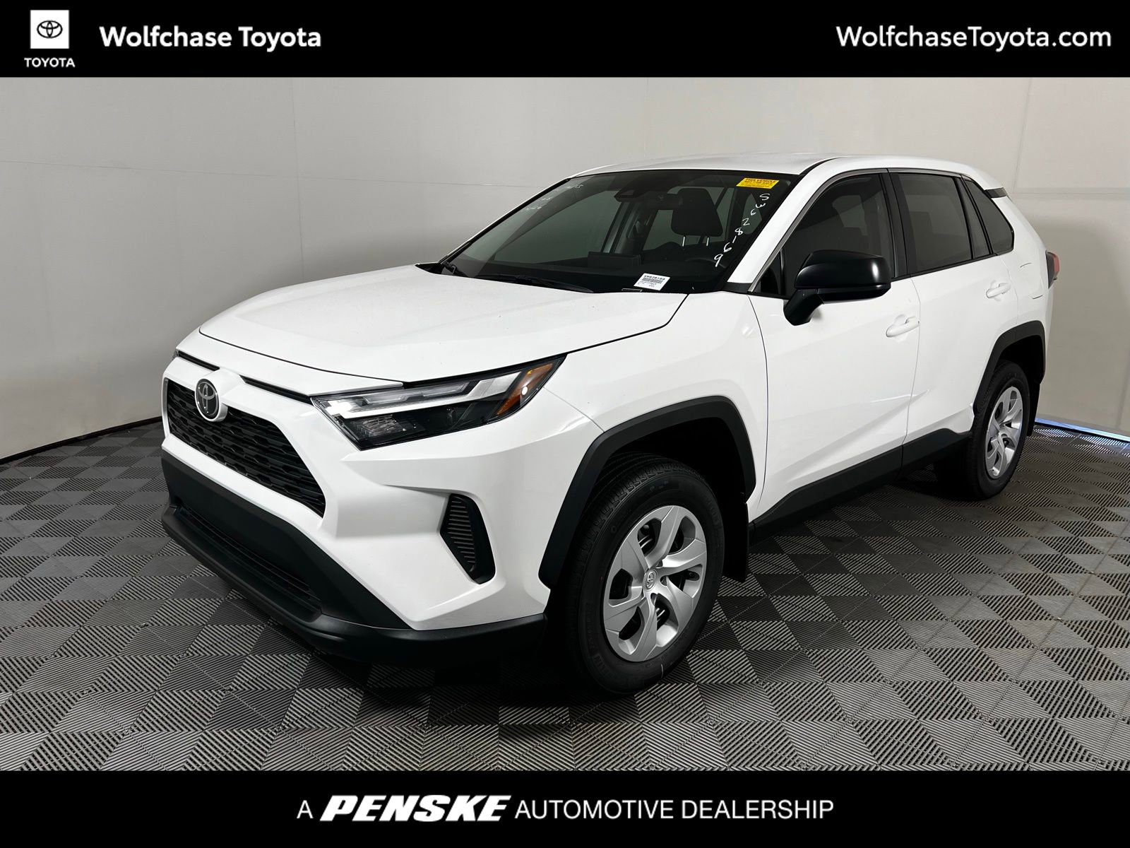 2025 Toyota RAV4 LE's photo