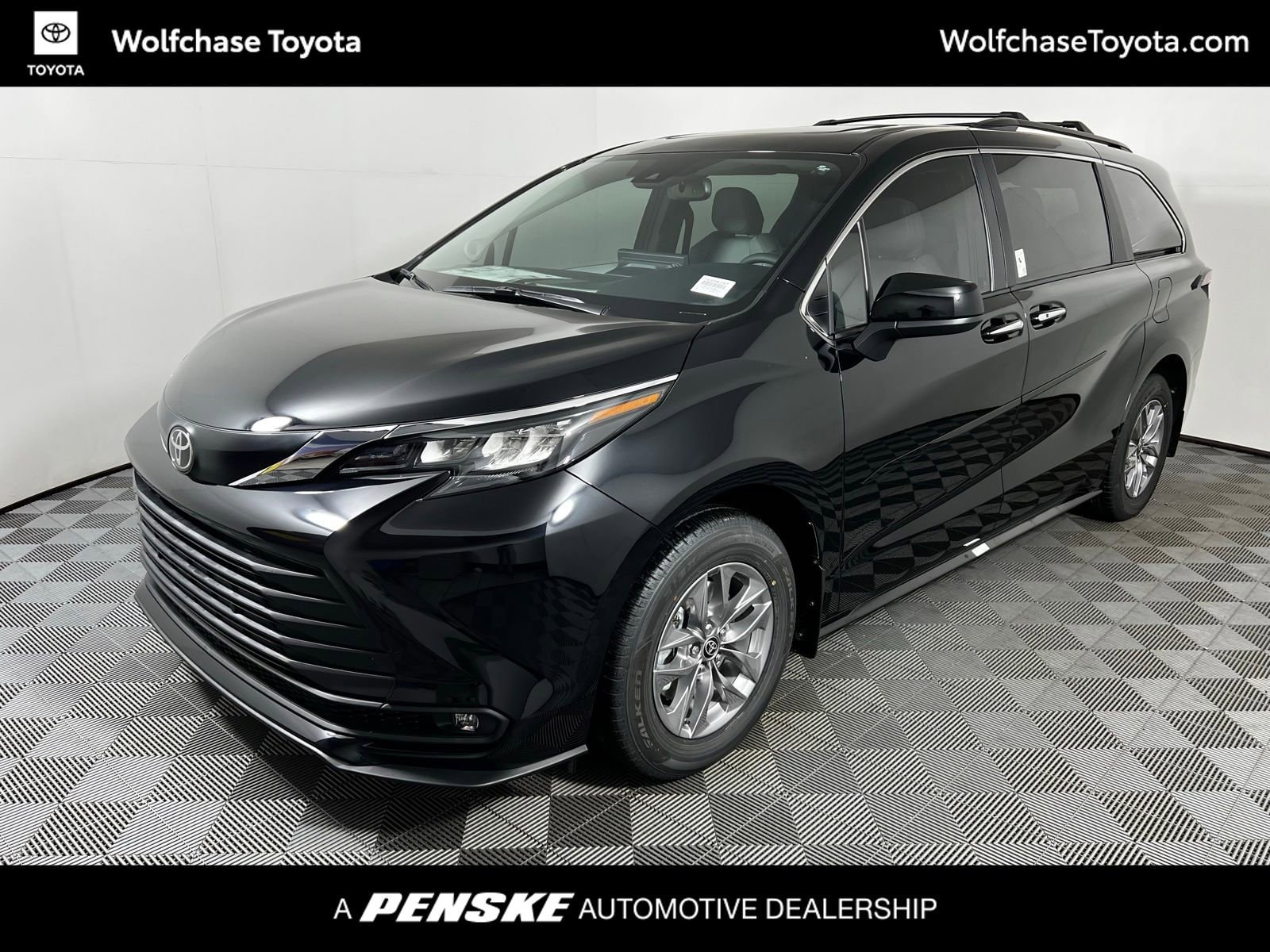 2026 Toyota Sienna XLE's photo