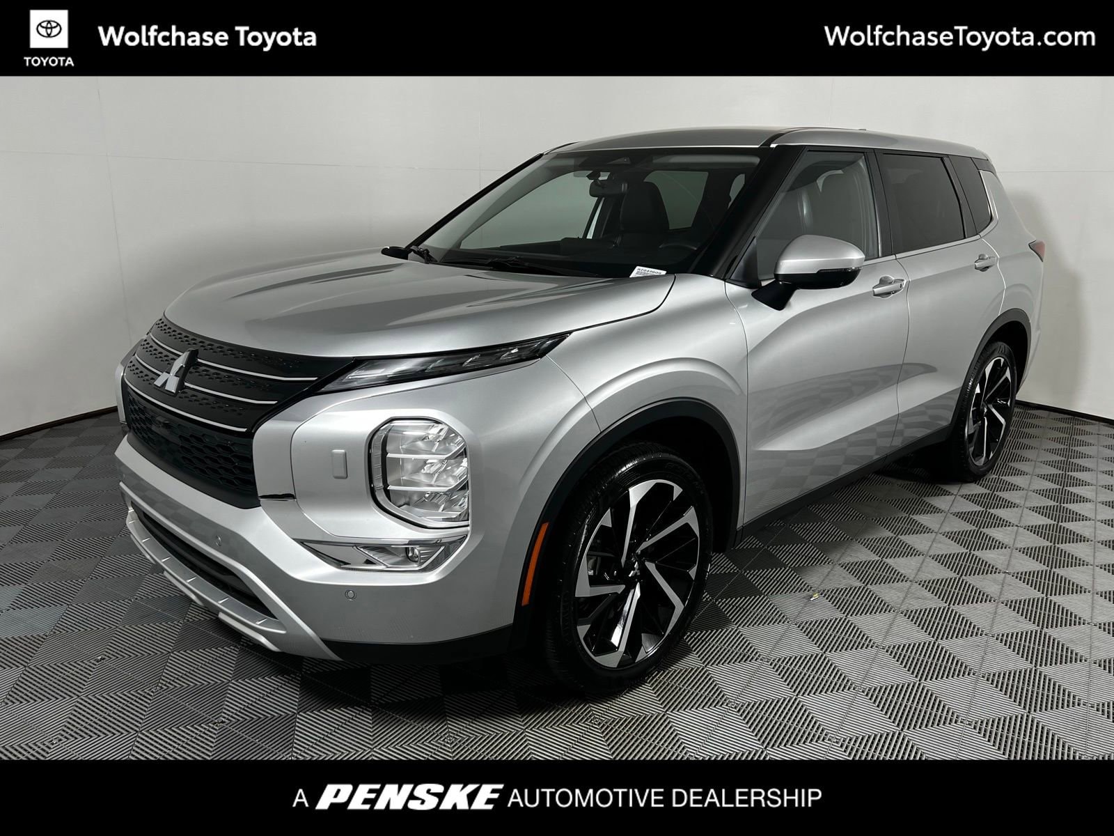 2024 Mitsubishi Outlander SE's photo