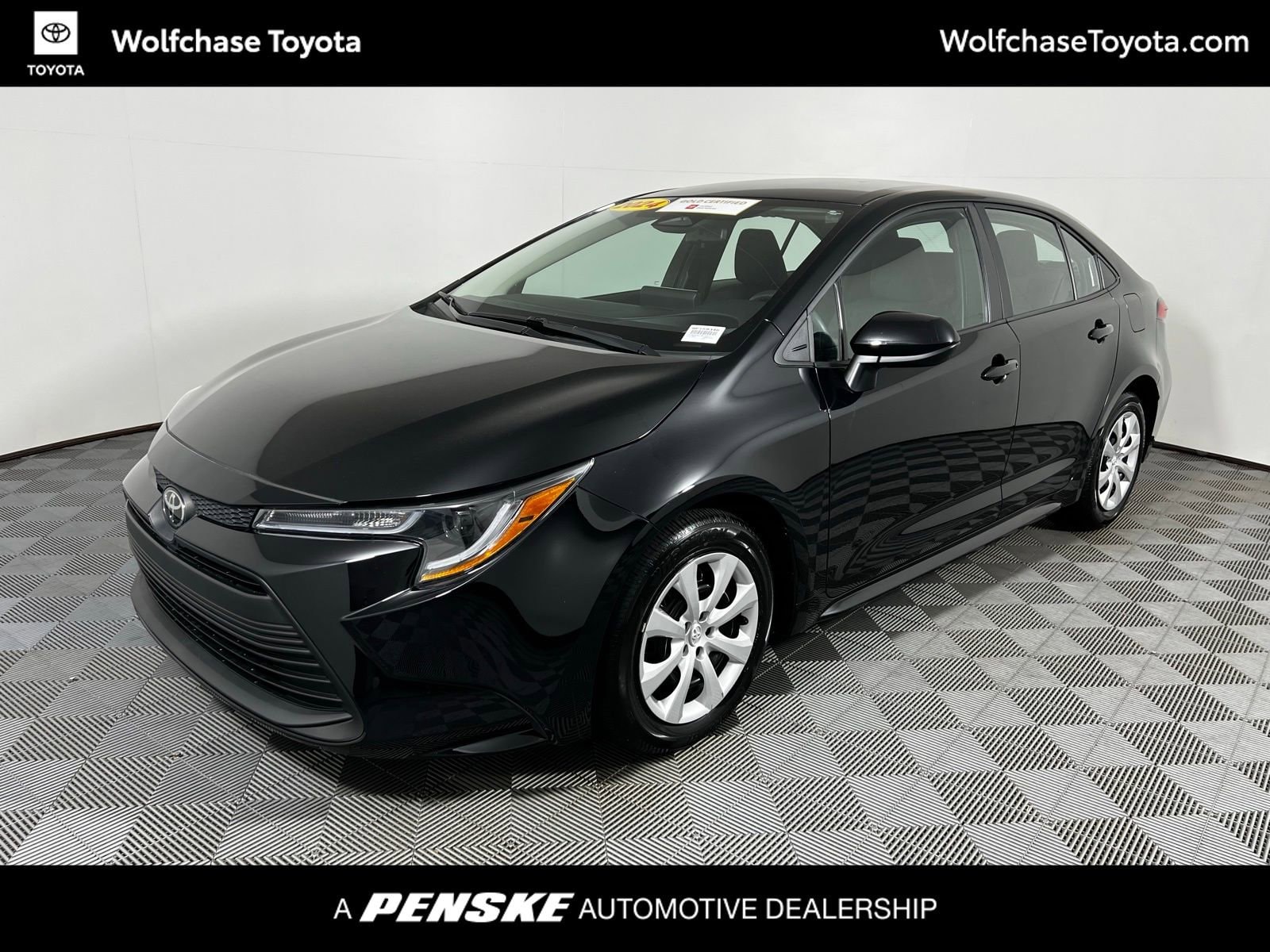 2024 Toyota Corolla LE's photo