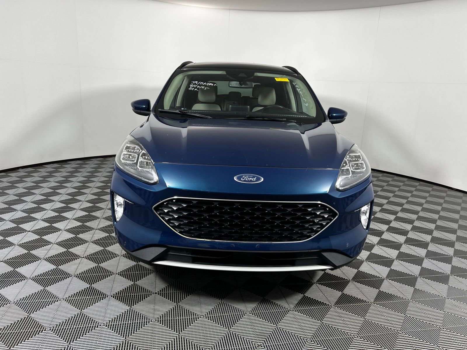 2020 Ford Escape Titanium photo 2