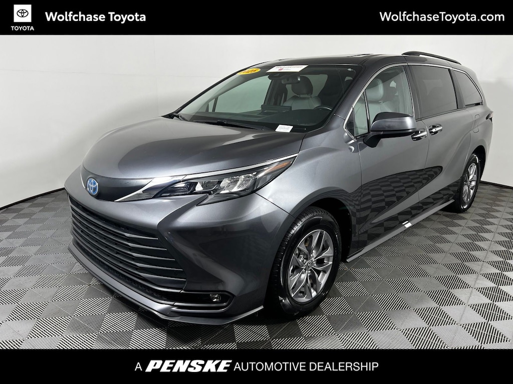 Certified 2025 Toyota Sienna XLE Minivan/Van