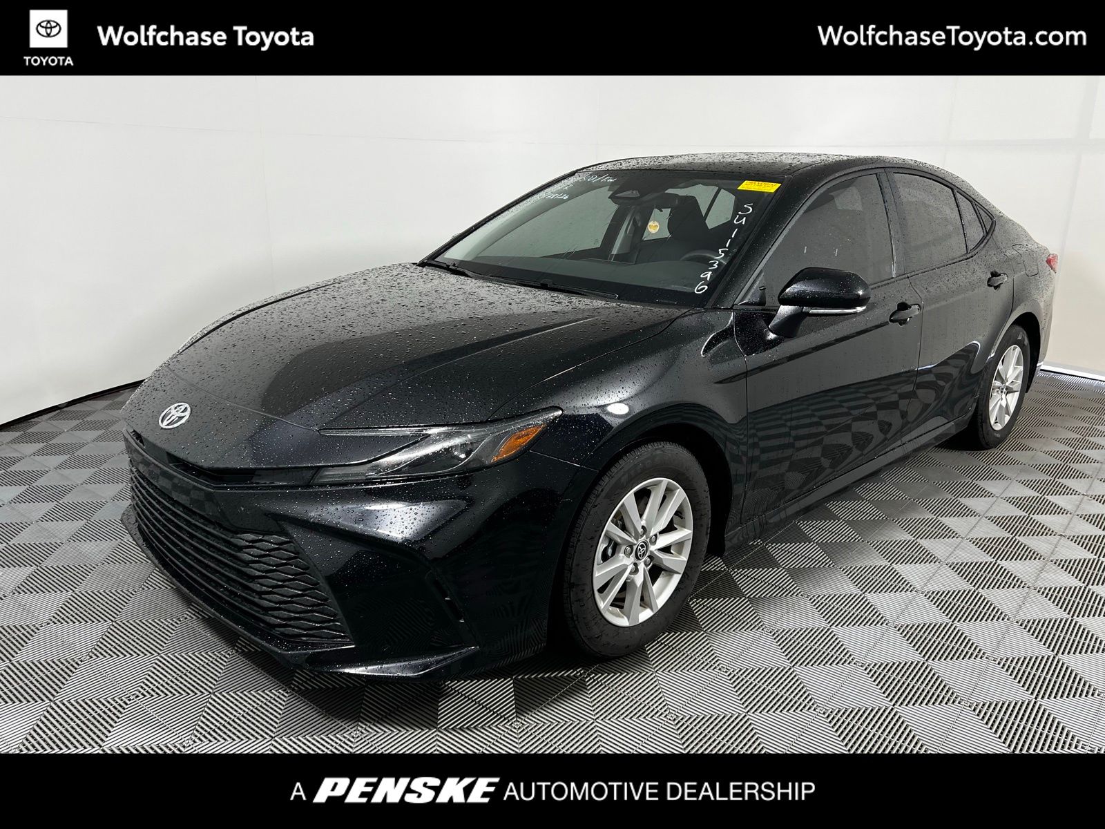2025 Toyota Camry LE Hybrid's photo