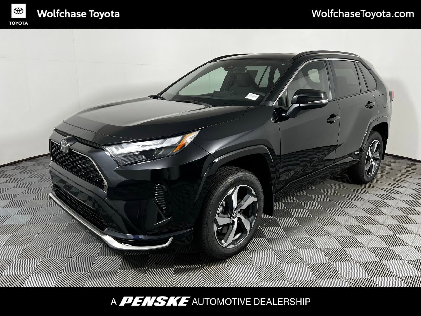 2025 Toyota RAV4 SE's photo