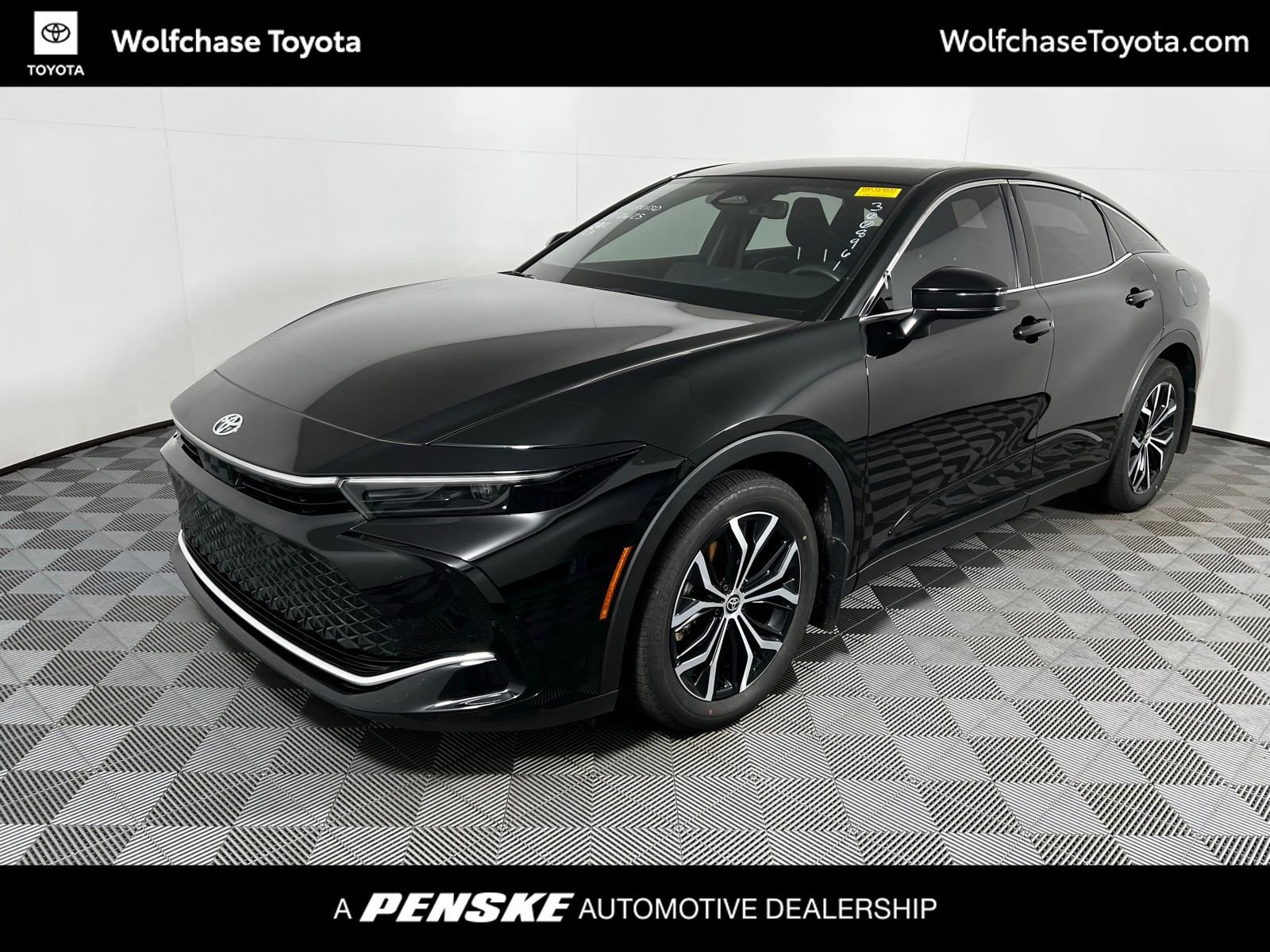 2023 Toyota Crown XLE's photo