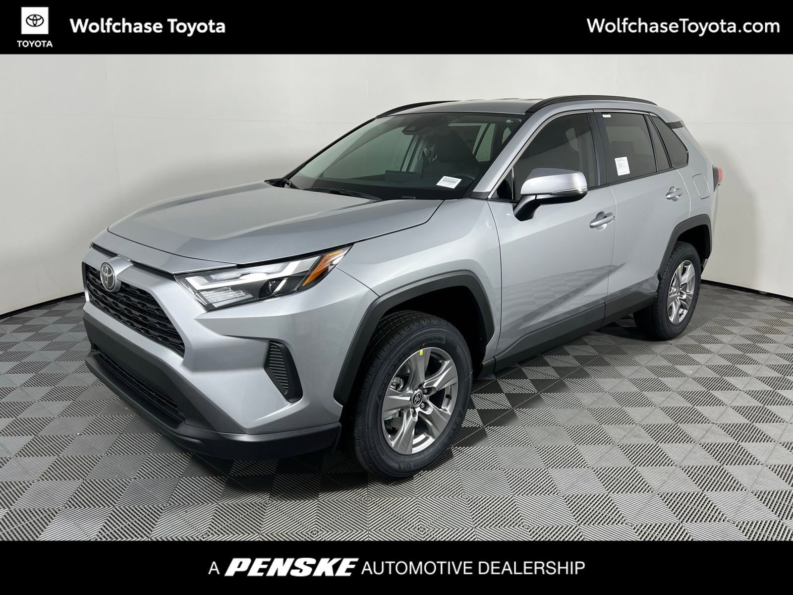 2025 Toyota RAV4 XLE's photo
