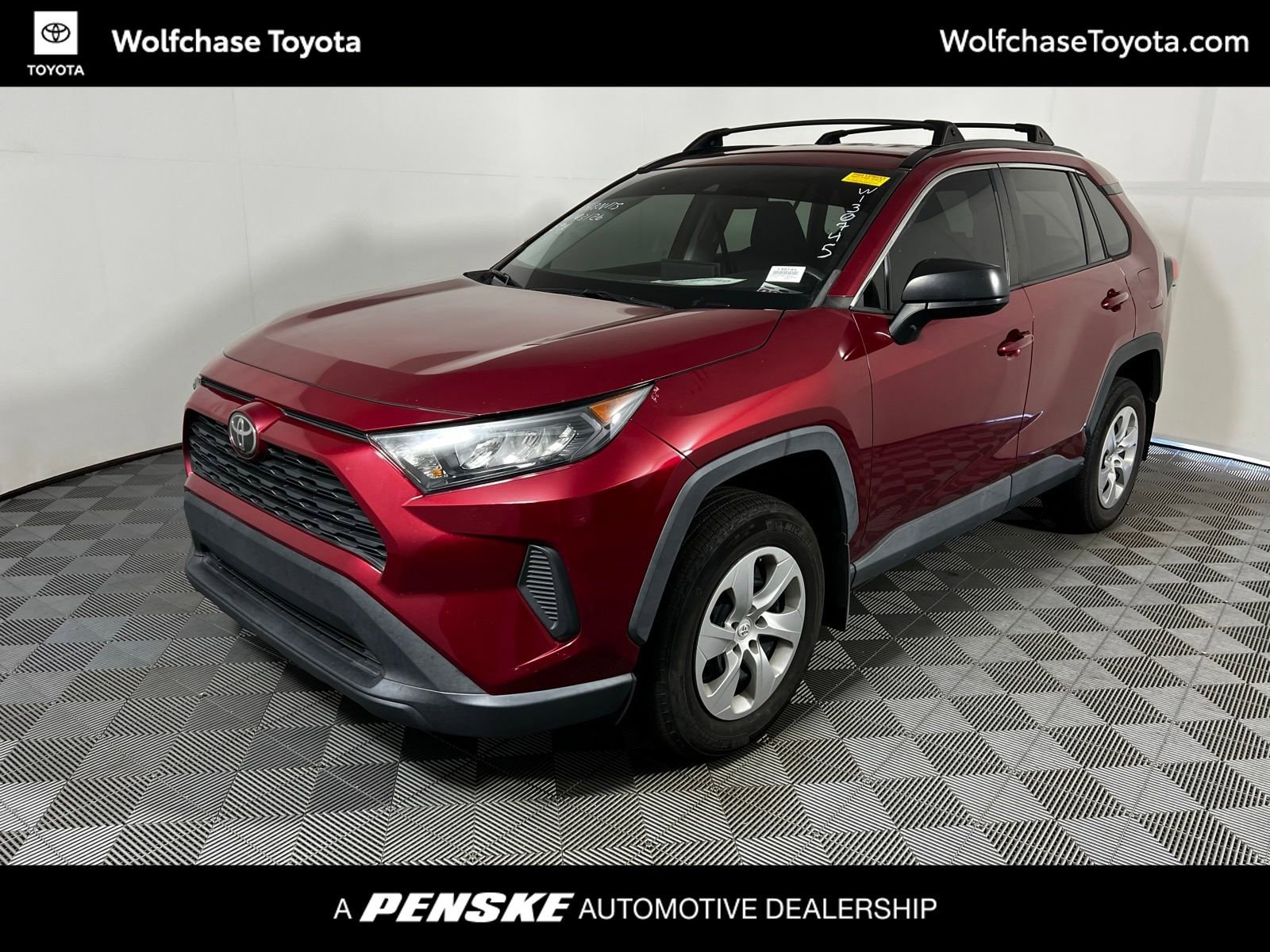 2021 Toyota RAV4 LE's photo