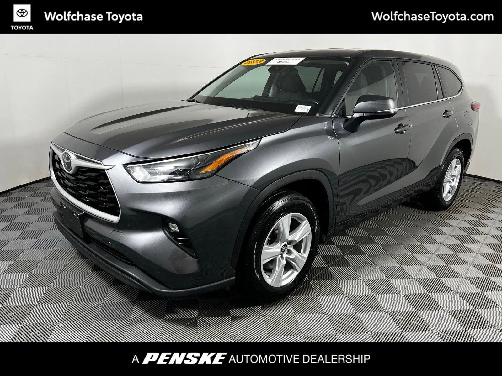 2023 Toyota Highlander LE's photo