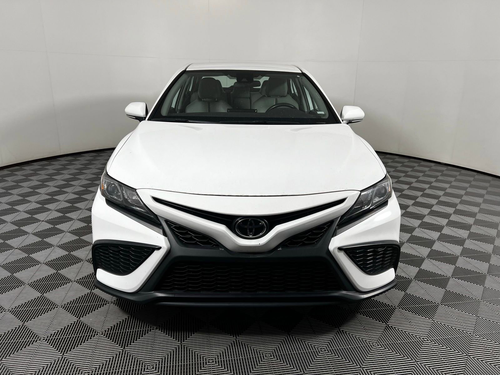 2023 Toyota Camry SE photo 2