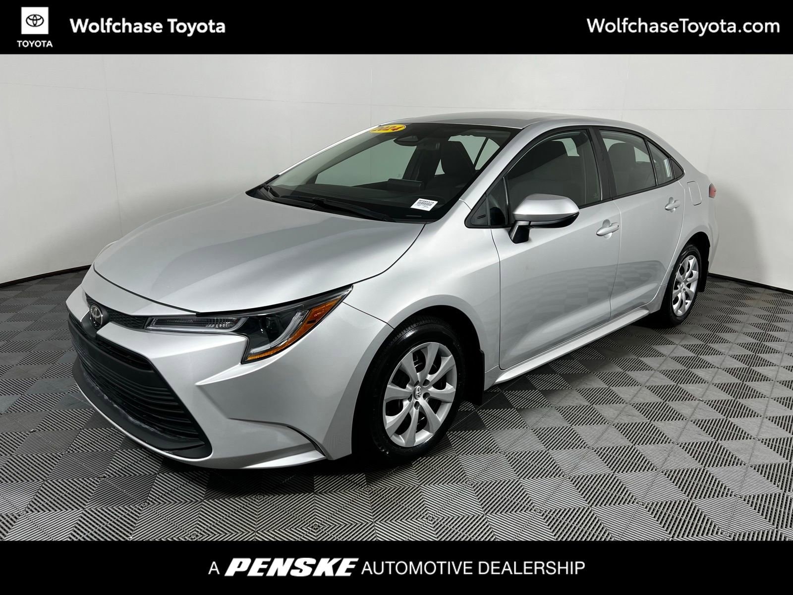 2024 Toyota Corolla LE's photo