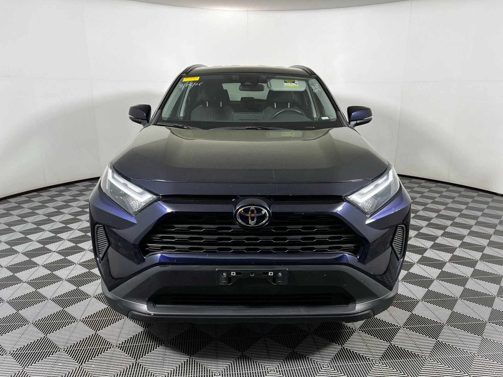 2019 Toyota RAV4 XLE photo 2