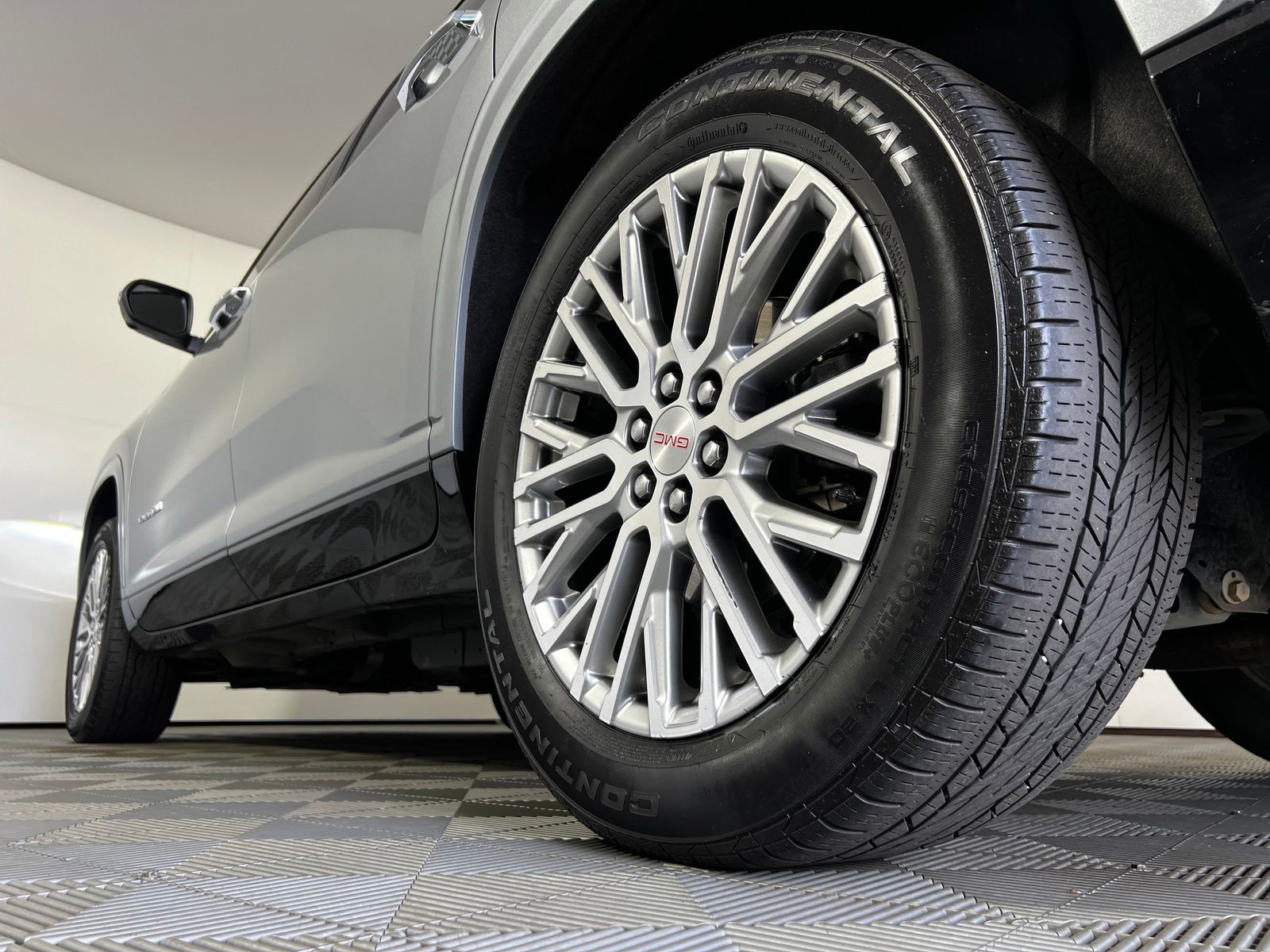 2024 GMC Acadia Denali - Photo 32