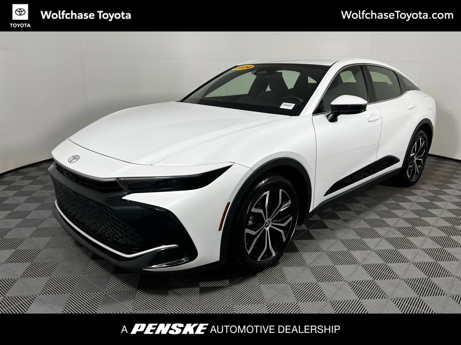 2024 Toyota Crown XLE's photo