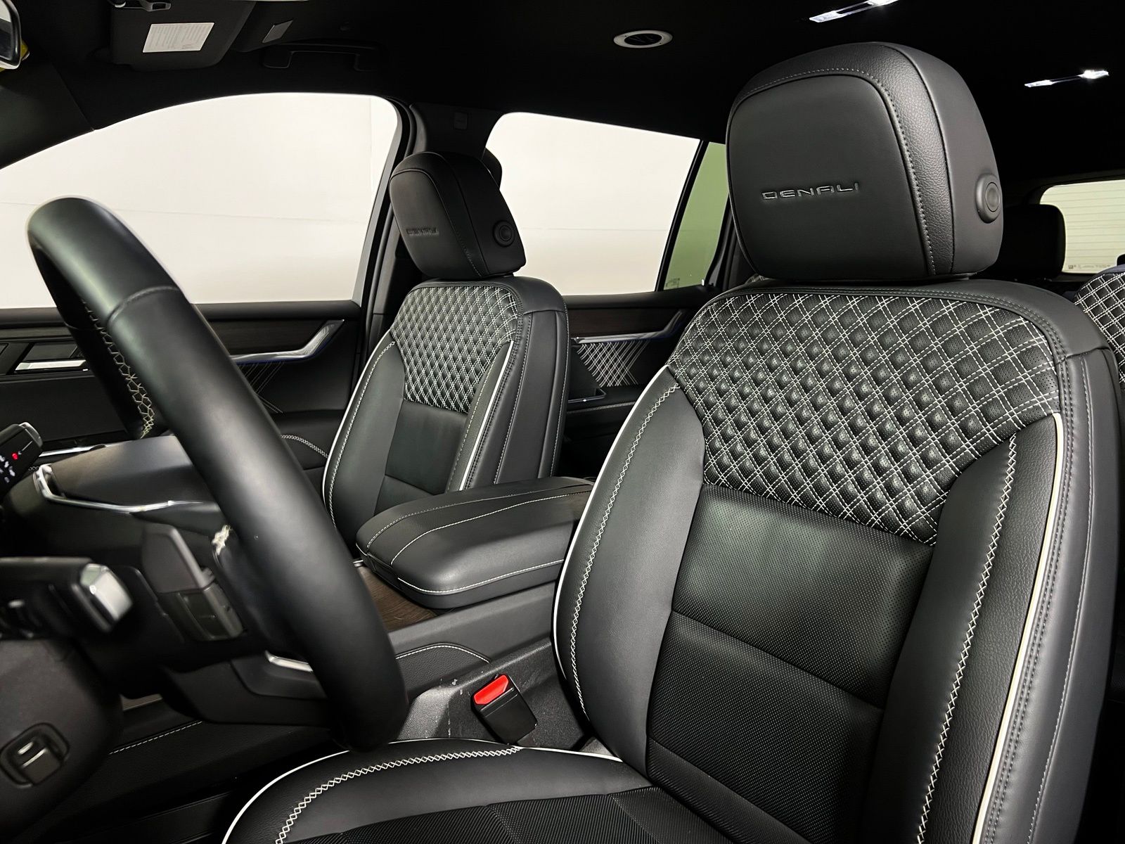 2024 GMC Acadia Denali - Photo 13
