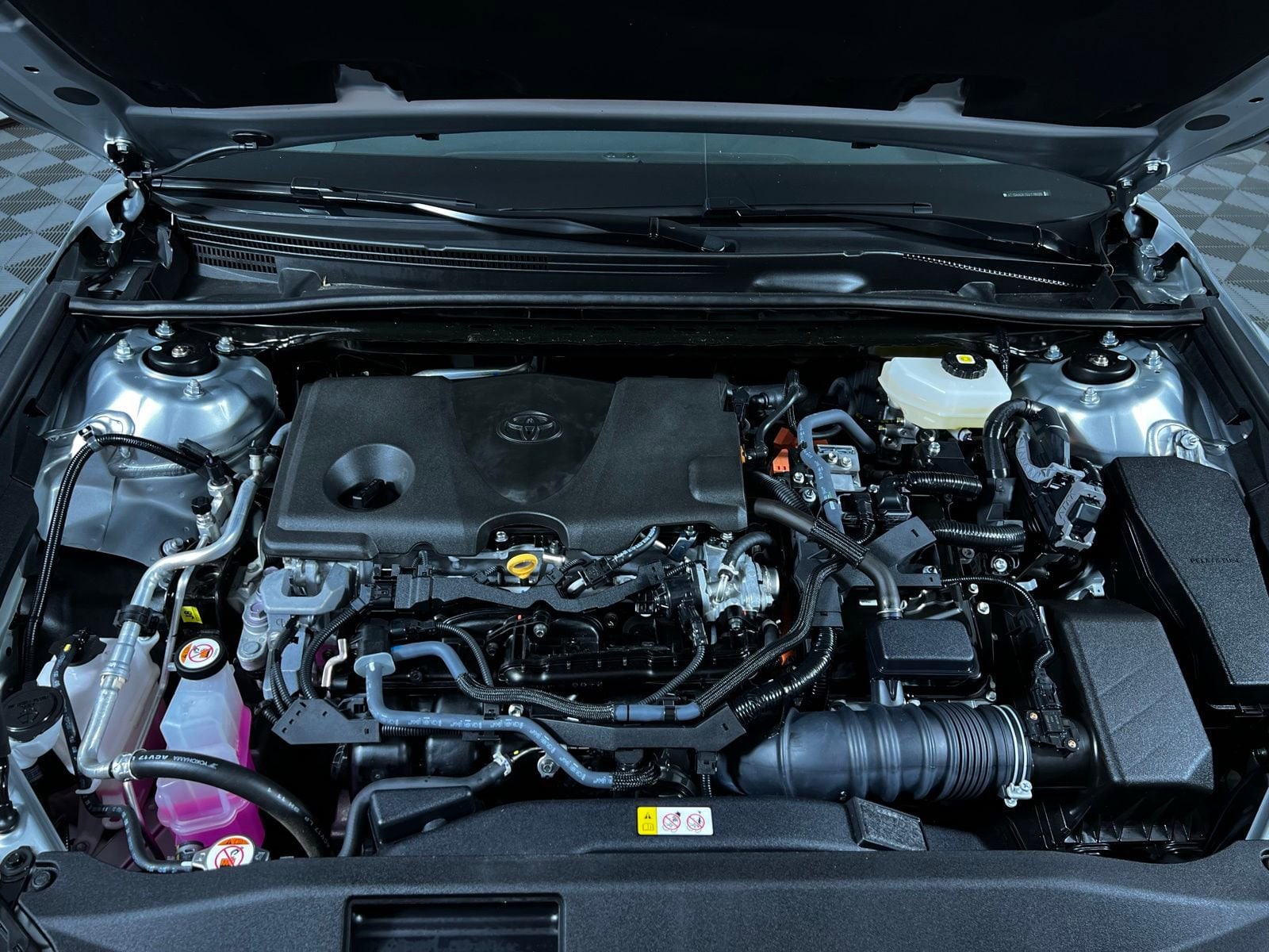 2025 Toyota Camry LE - Photo 9