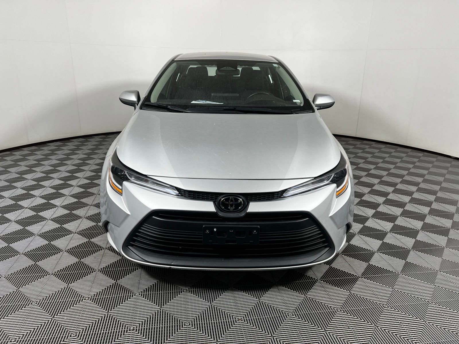 2023 Toyota Corolla LE photo 2