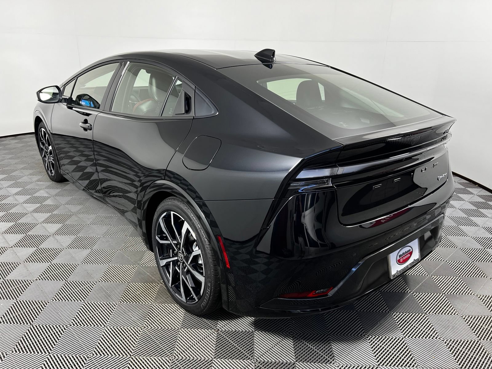 2026 Toyota Prius Plug-in Hybrid XSE - Photo 6