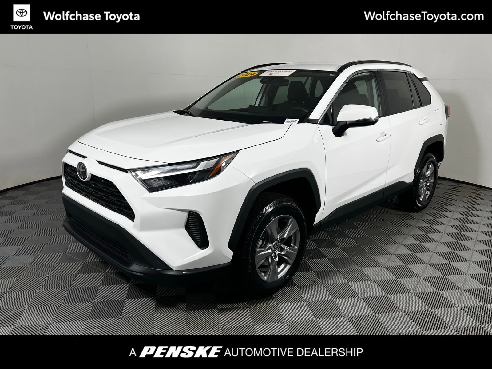 2024 Toyota RAV4 XLE's photo