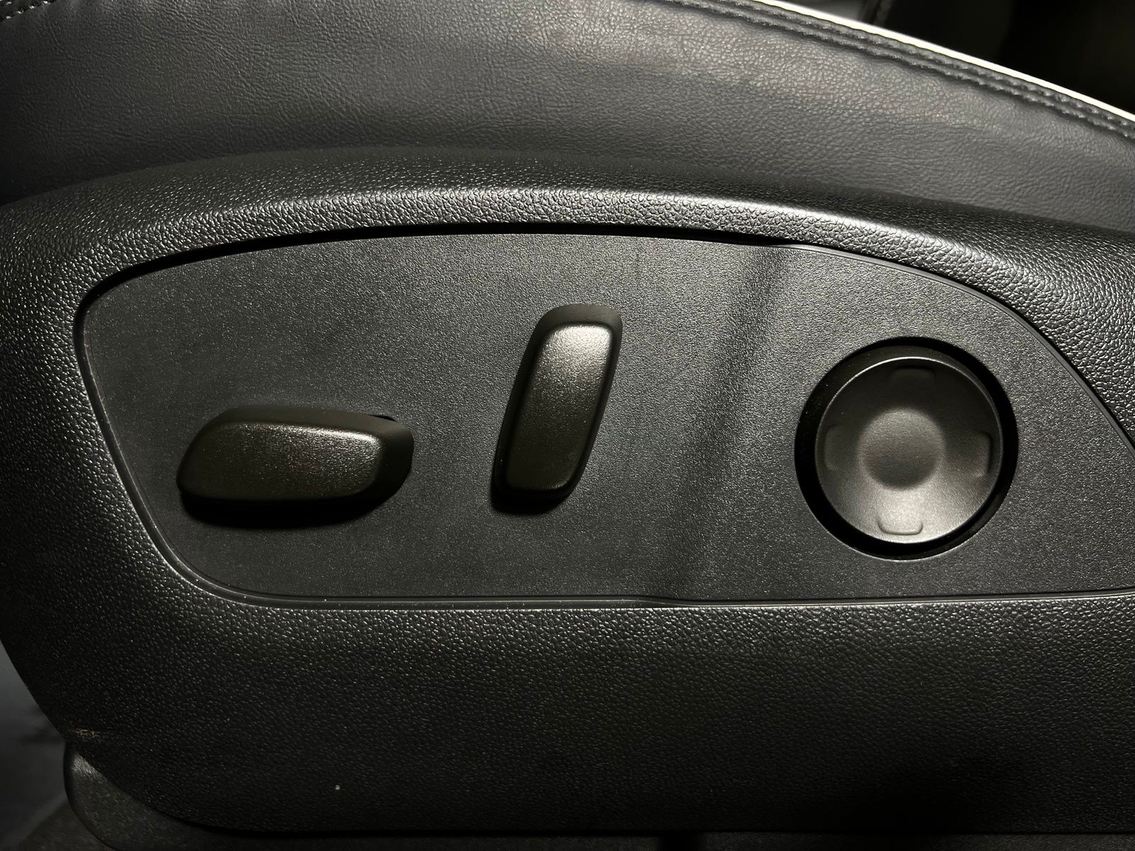 2024 GMC Acadia Denali - Photo 14