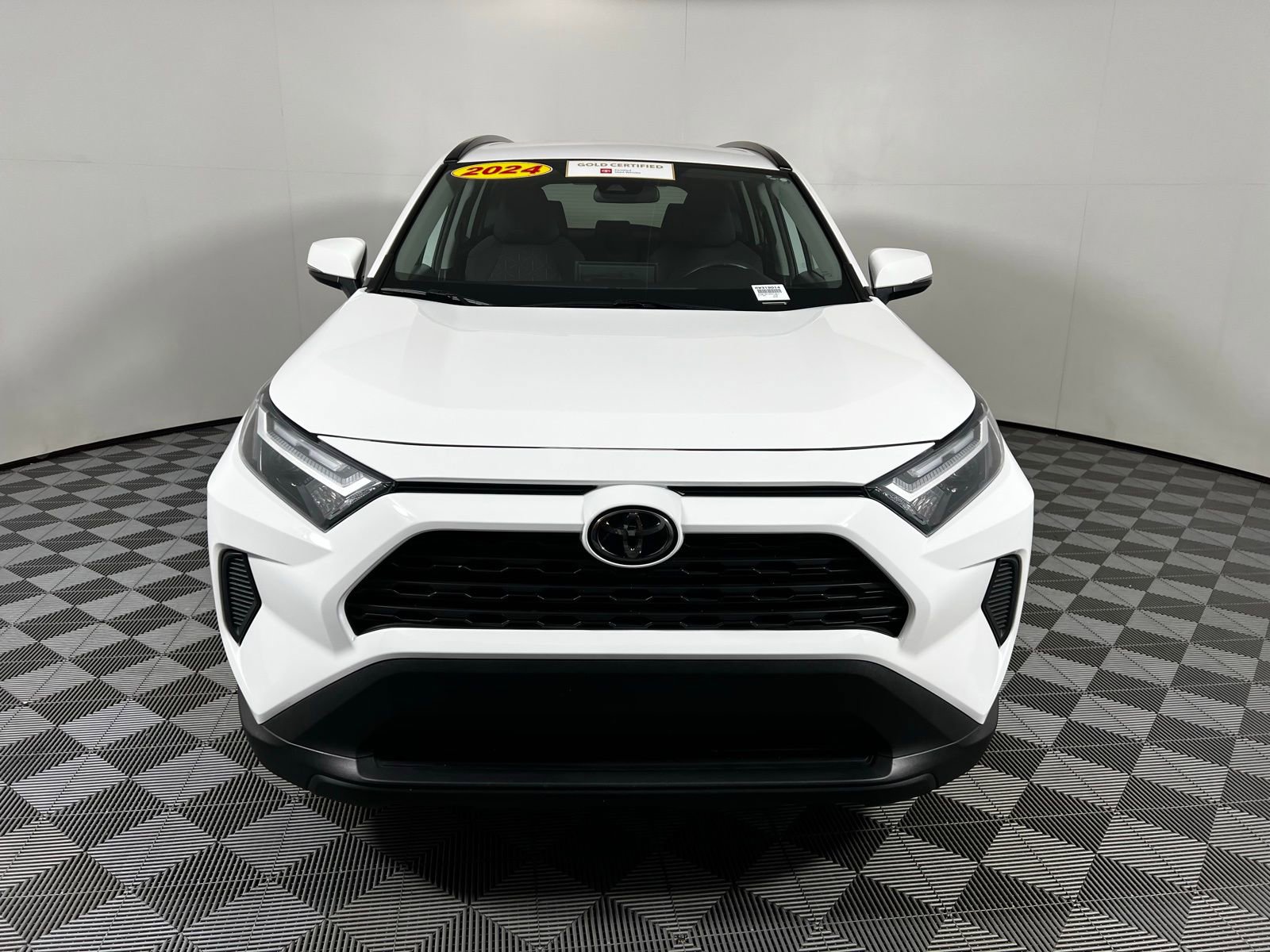 2024 Toyota RAV4 XLE photo 2