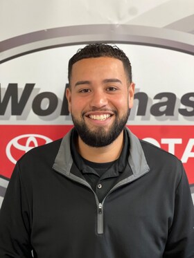 Staff member Carlos Torres from ID_be8101a0e7d5