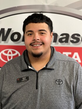 Staff member Jesus Munoz from ID_be8101a0e7d5