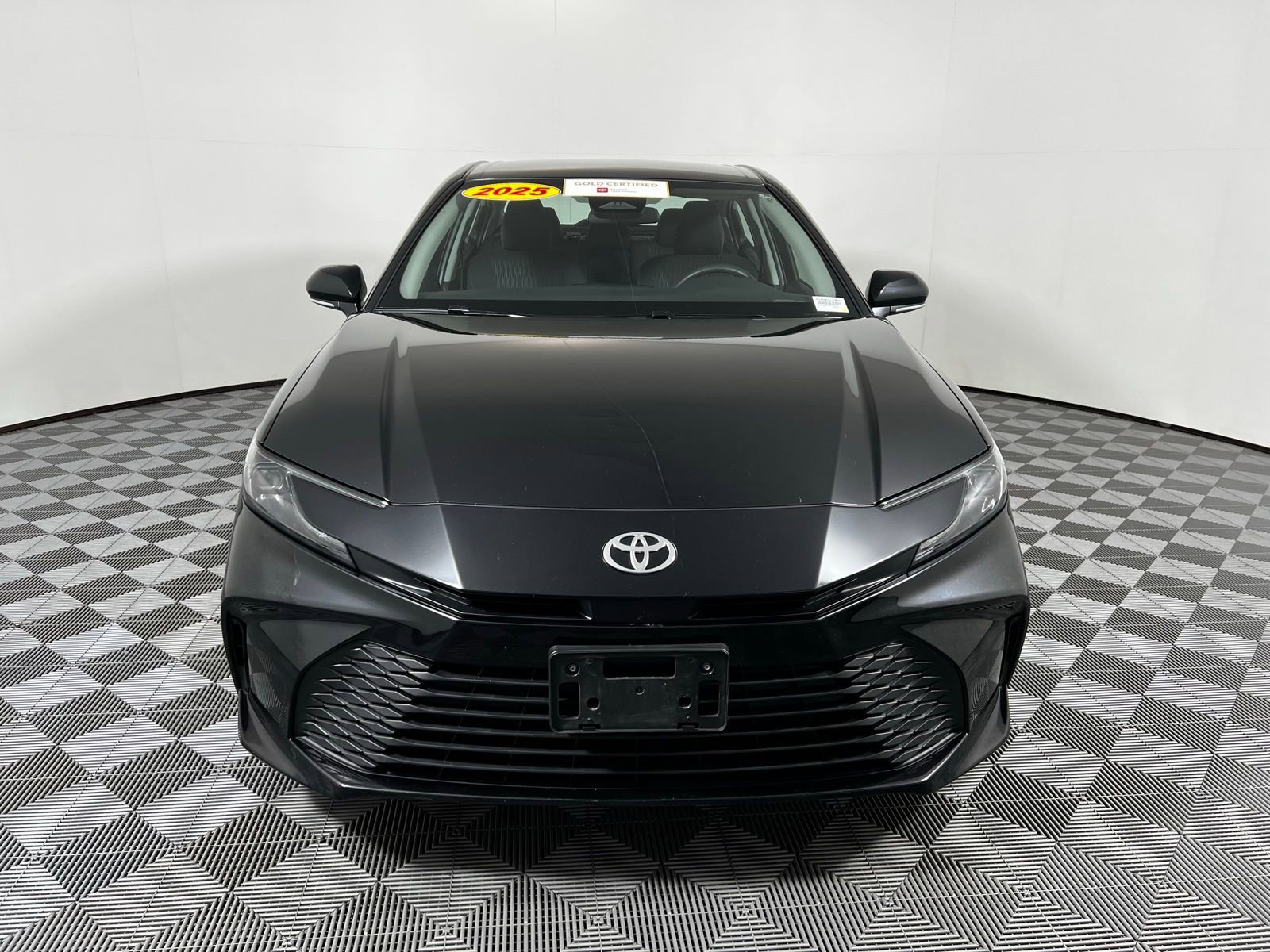 2025 Toyota Camry LE photo 2