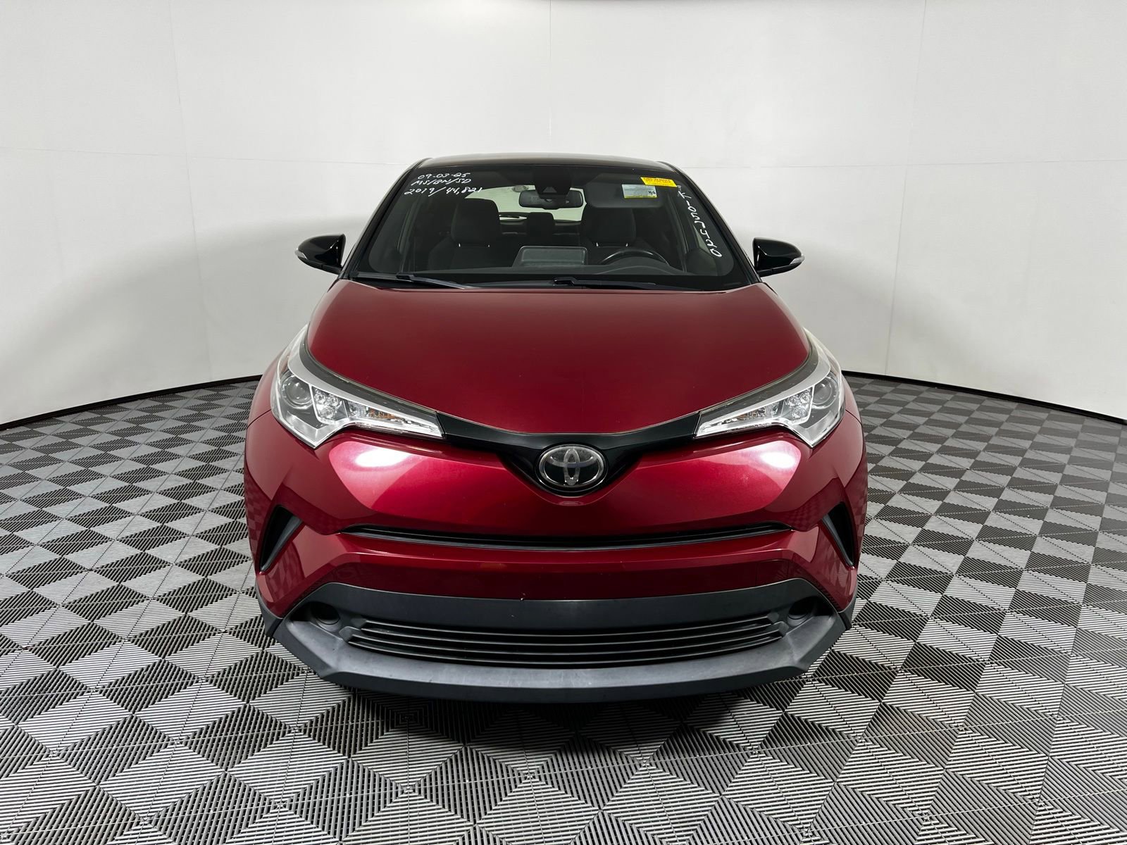 2019 Toyota C-HR XLE photo 2