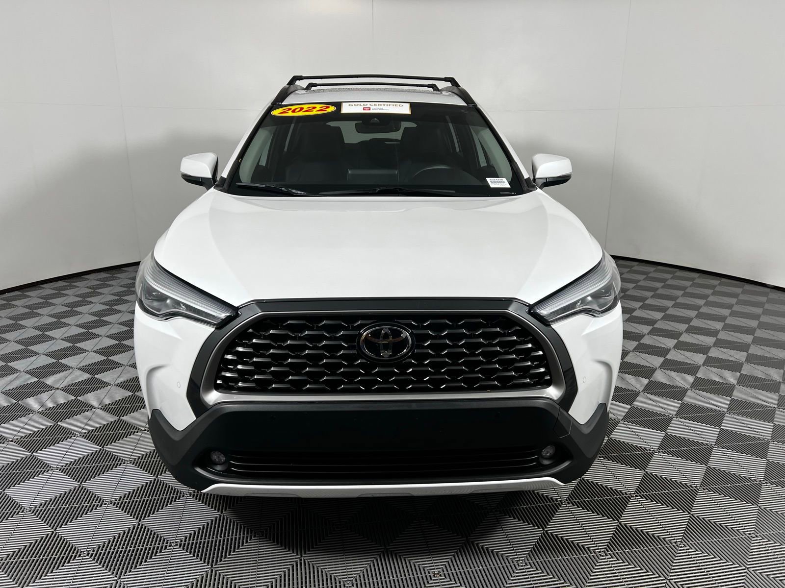 2022 Toyota Corolla Cross XLE photo 2