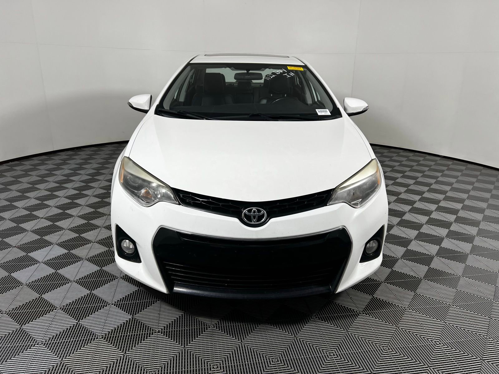 2015 Toyota Corolla LE photo 2