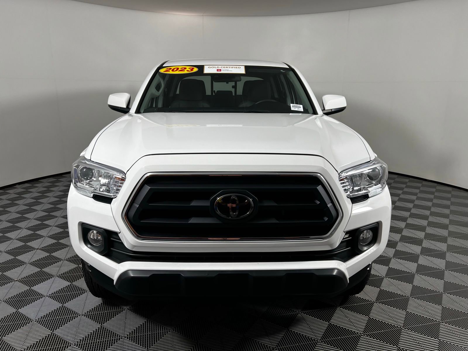 2023 Toyota Tacoma SR5 photo 2