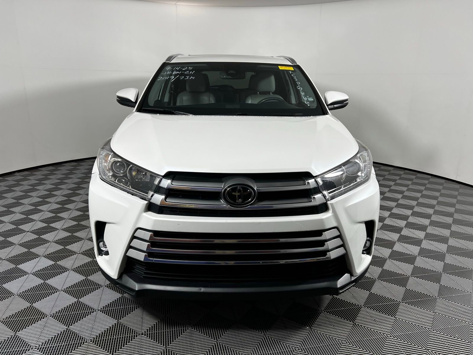 2019 Toyota Highlander Limited photo 2
