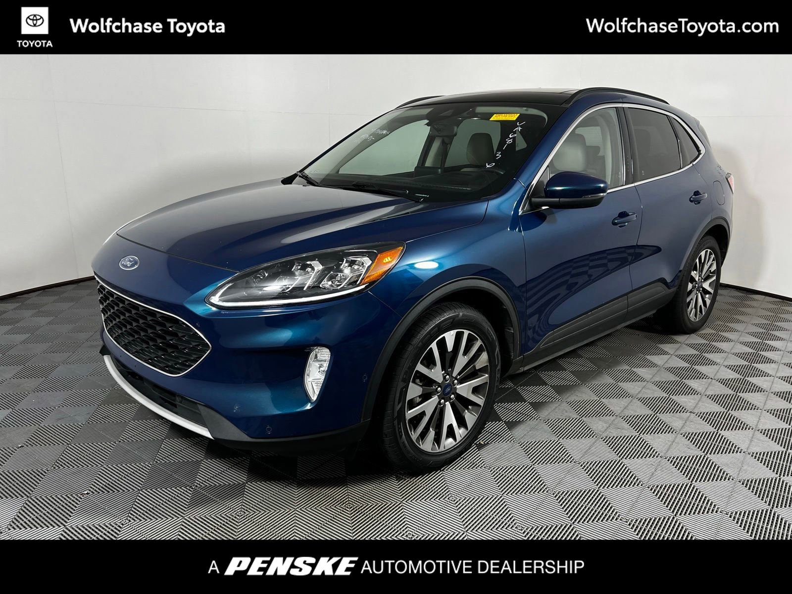 2020 Ford Escape Titanium's photo