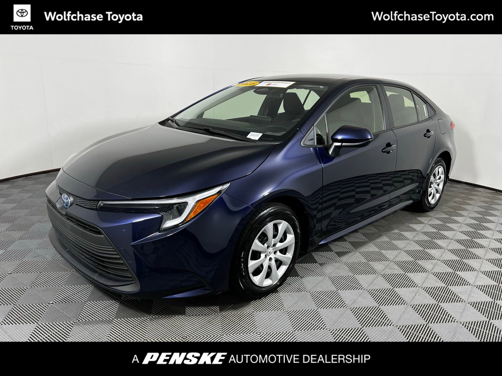 2025 Toyota Corolla LE's photo