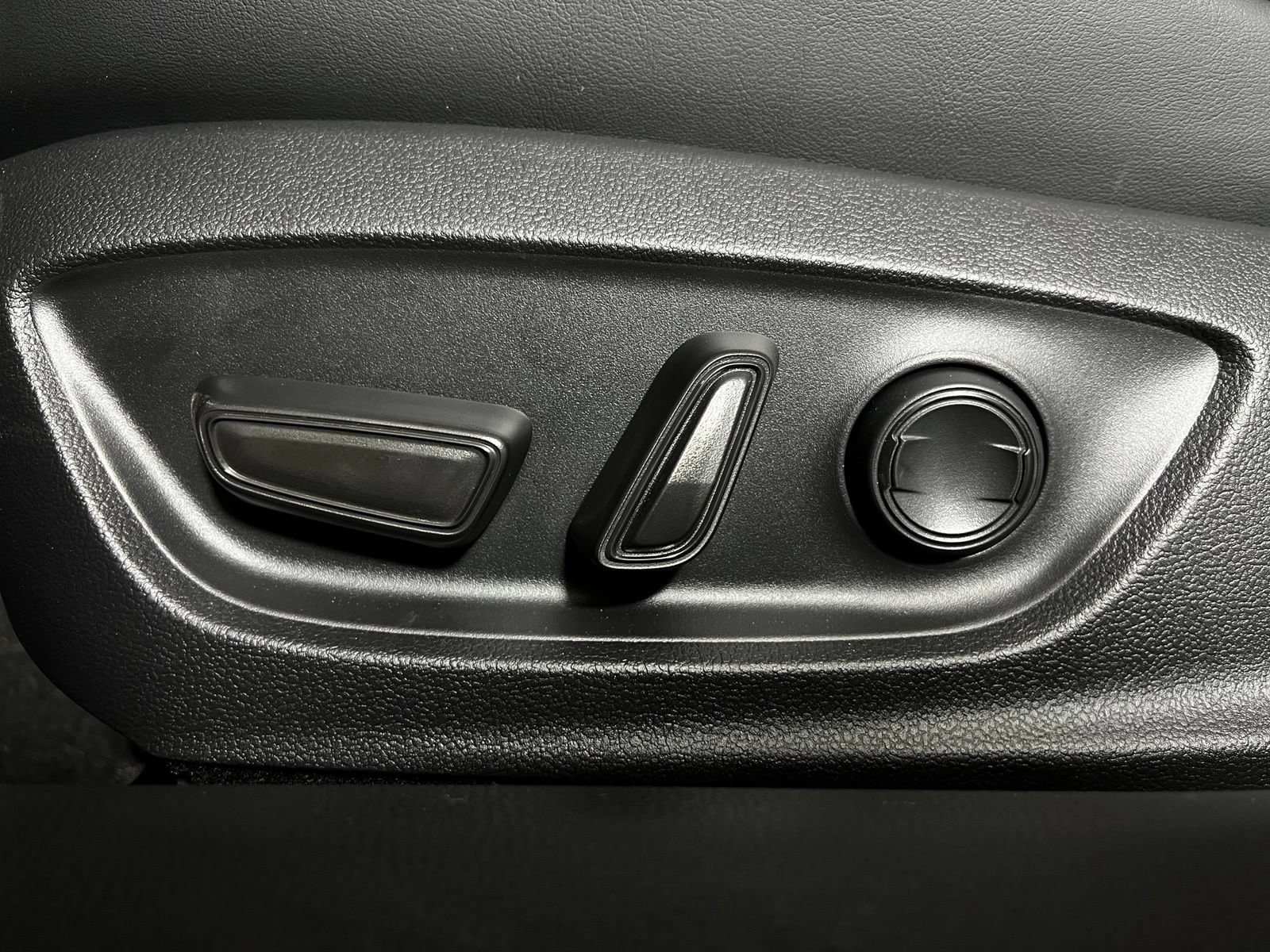 2026 Toyota Prius Plug-in Hybrid XSE - Photo 10