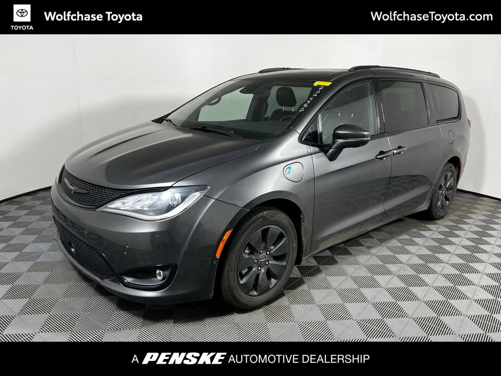 2020 Chrysler Pacifica Hybrid Limited's photo