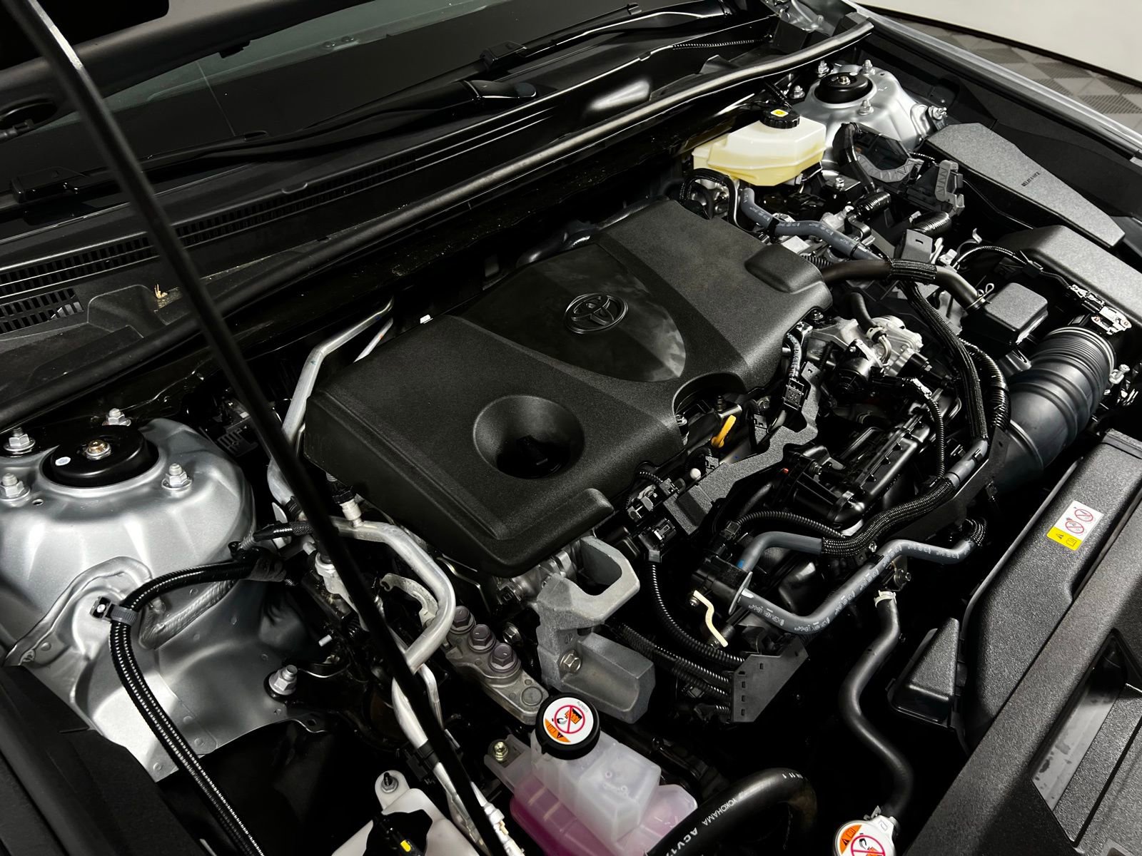 2025 Toyota Camry LE - Photo 10