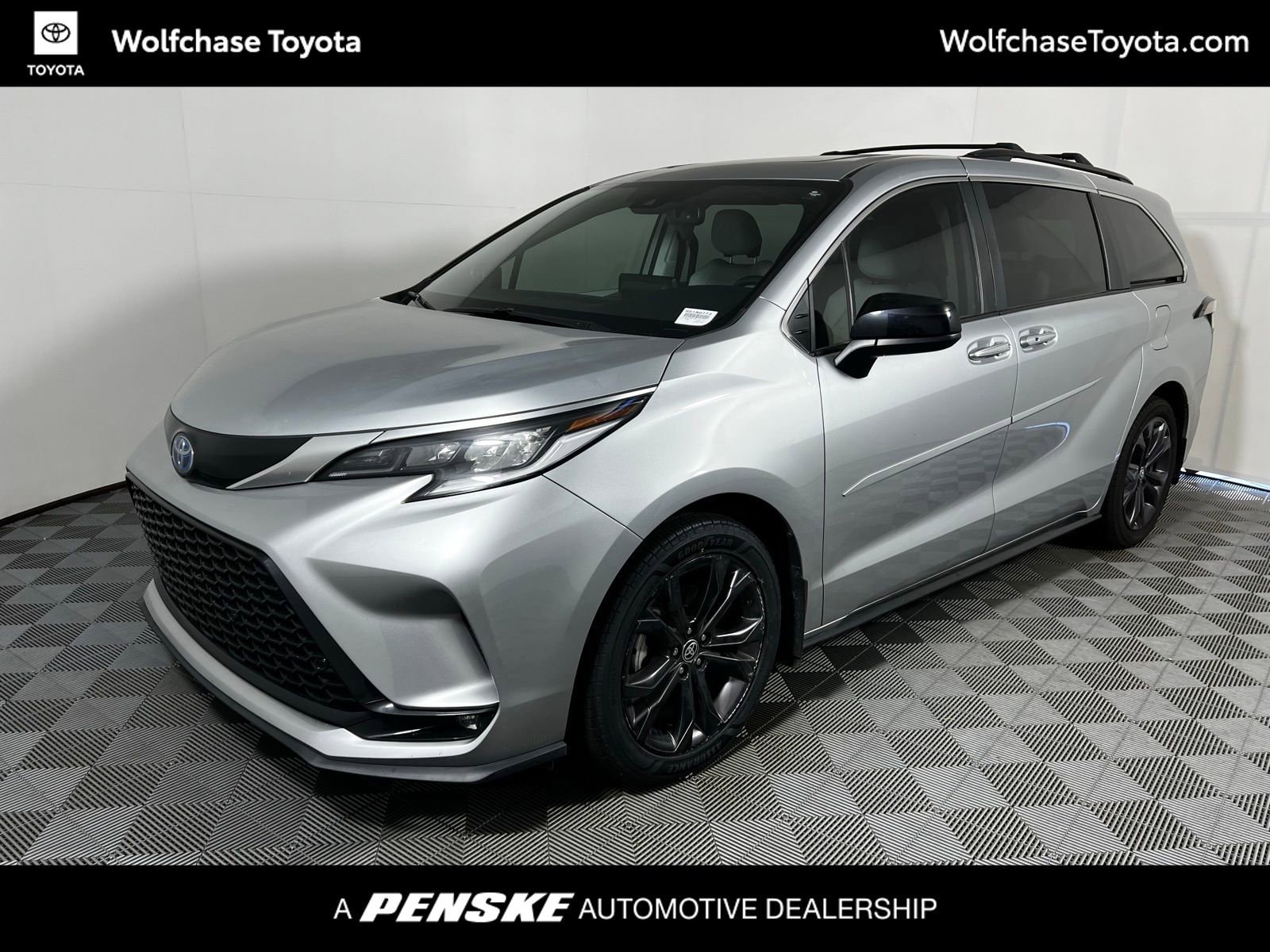 2024 Toyota Sienna XSE's photo