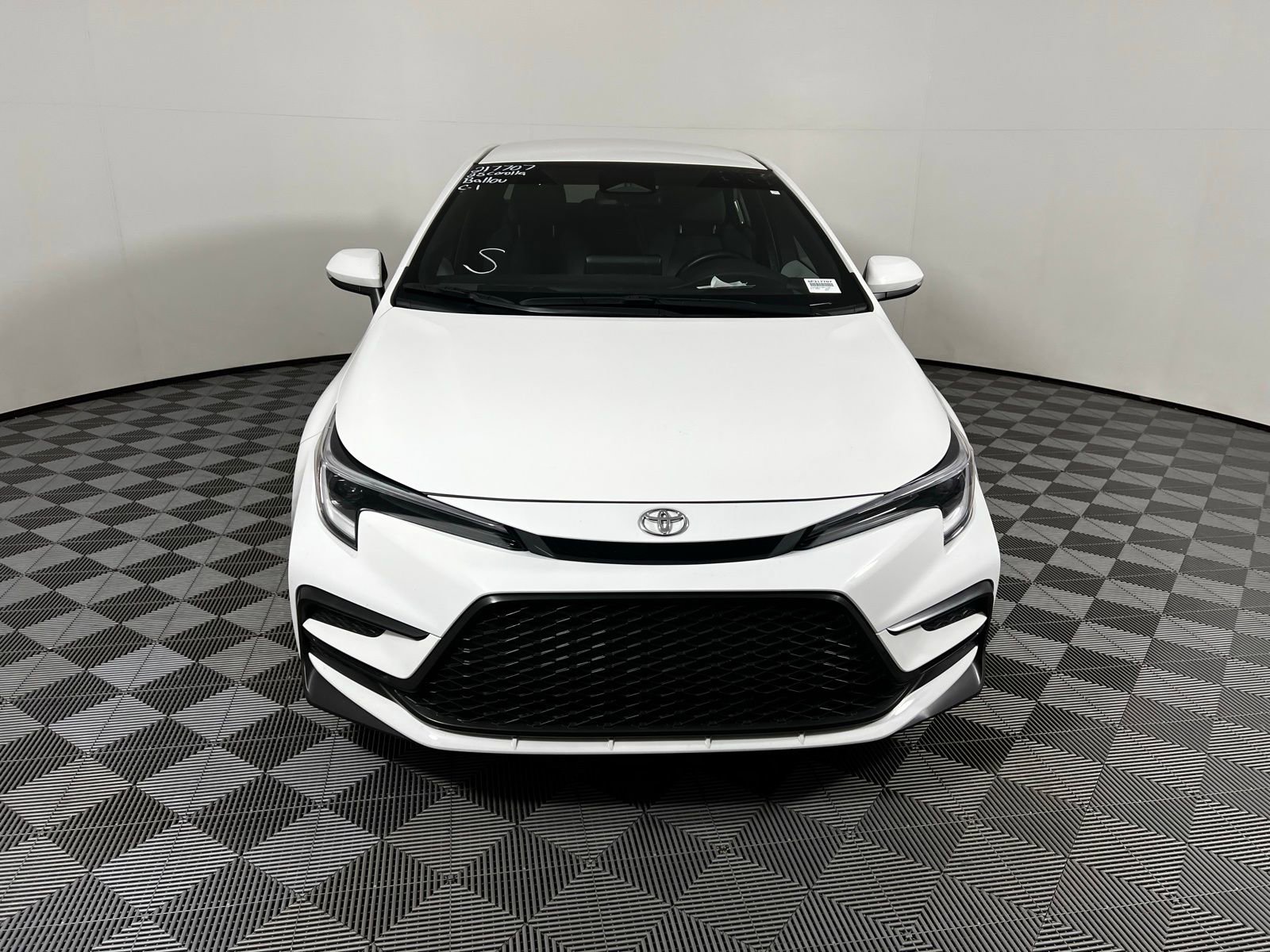 2025 Toyota Corolla SE photo 2