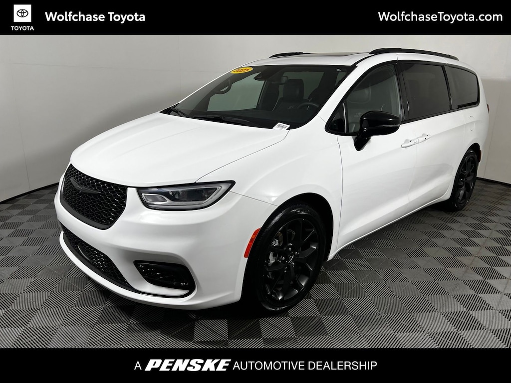 Used 2025 Chrysler Pacifica Limited Minivan/Van